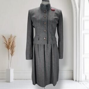 David Hayes Gray Pinstripe Wool Skirt Suit S 80s Does 40s Jacket Set Lucite Btns